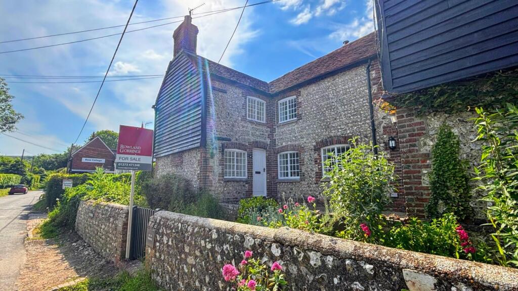 36 The Square - new lead shot.jpg