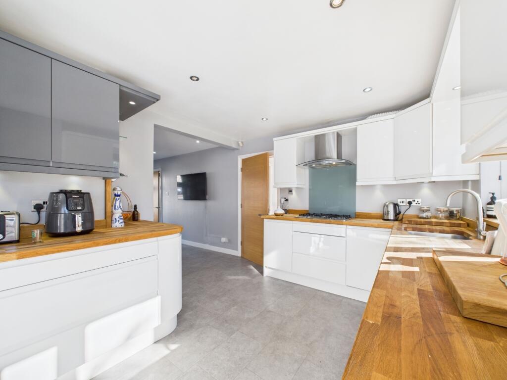 CAM02093G0-PR0058-STILL041