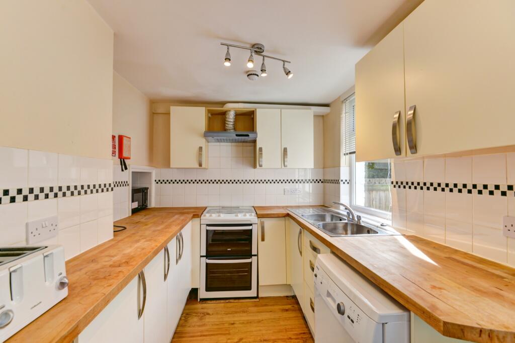 9 Coronation Street kitchen (2)