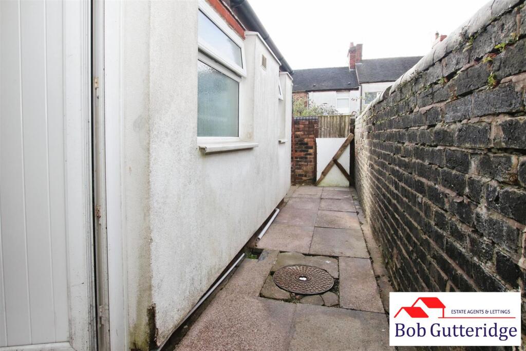 ENCLOSED REAR YARD