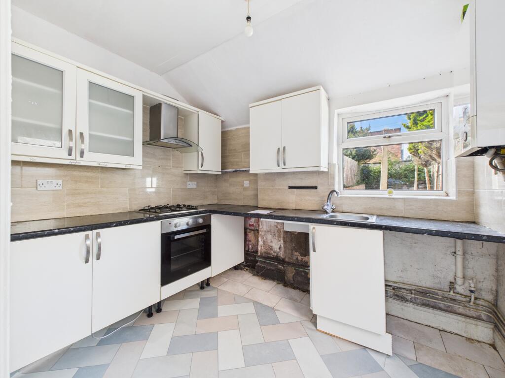 CAM04825G0-PR0181-STILL005