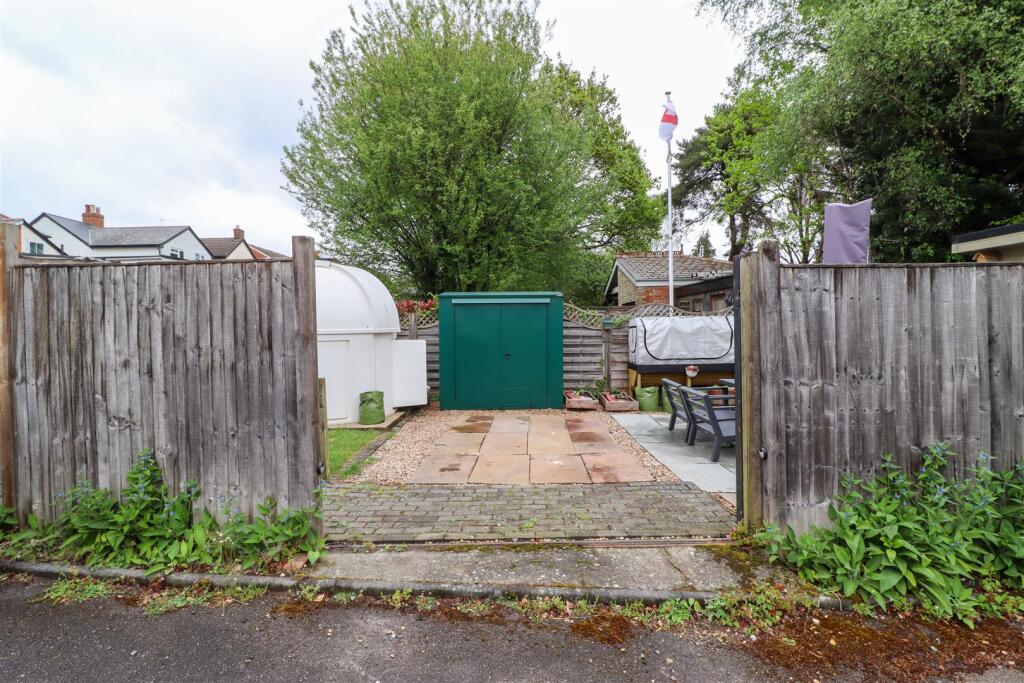 Access To Parking &amp; Garden