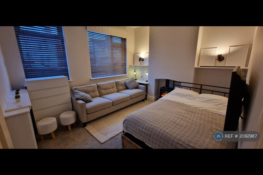 Double Bedroom/Living Spacd