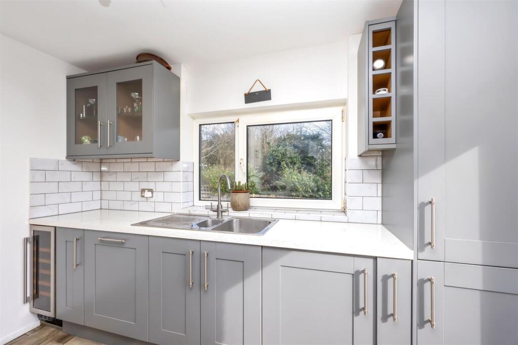 Barnet Way 19 KITCHEN 3.jpeg