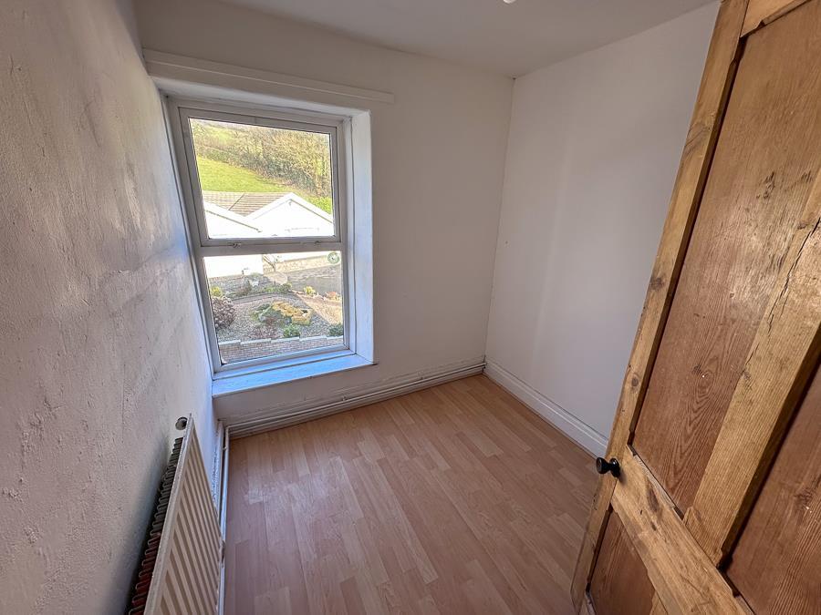 BEDROOM 3 / HOME OFFICE