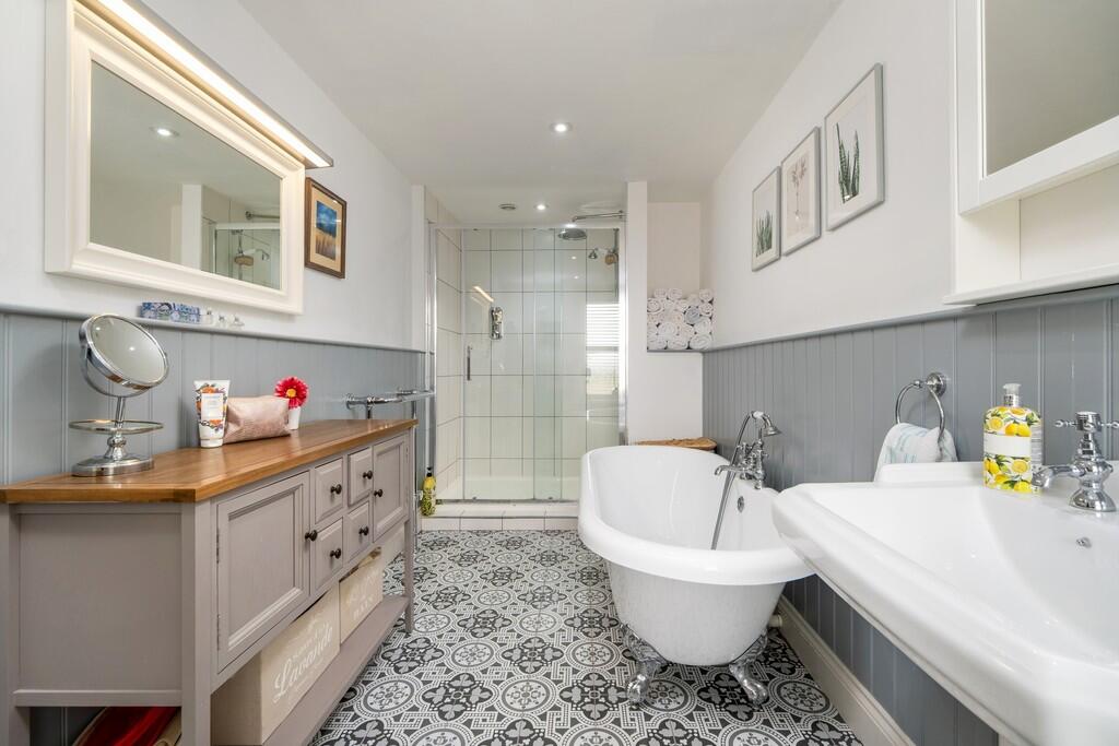 1440px-Elm Farm H...