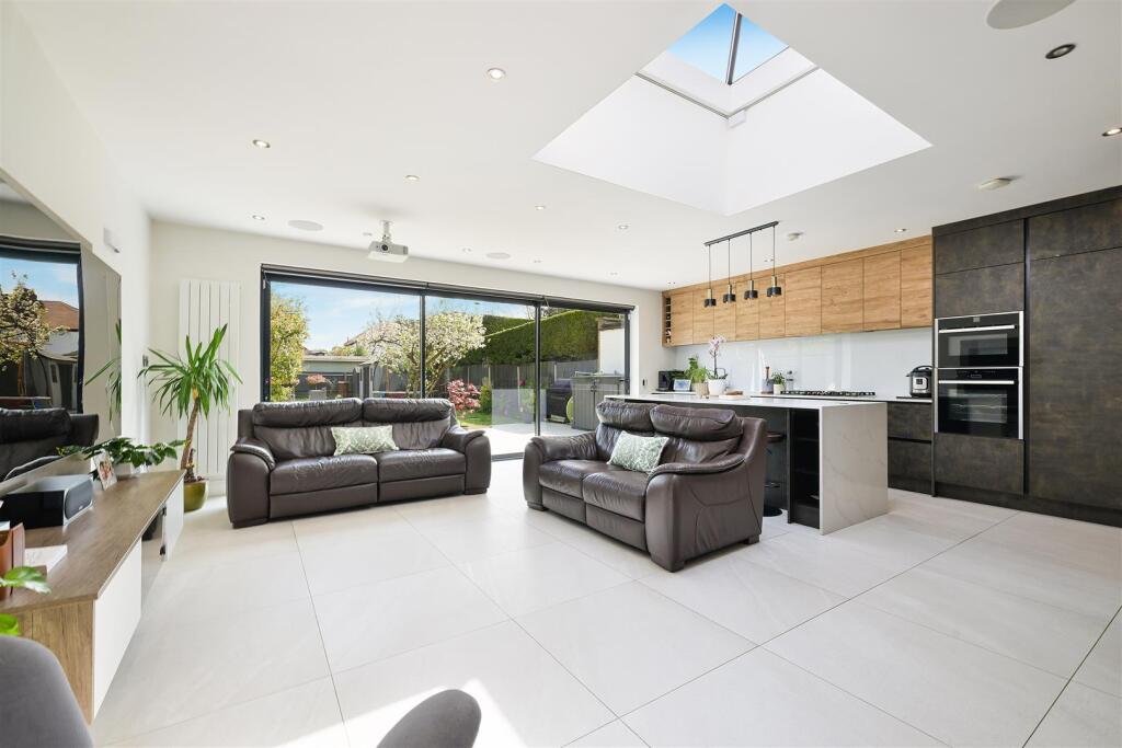 BRADSTOCK ROAD, 70- (10).jpg