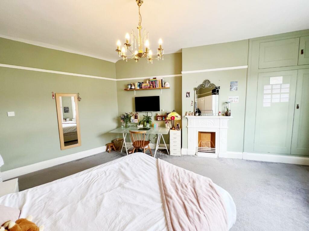Bedroom 2 pic 4.jpg