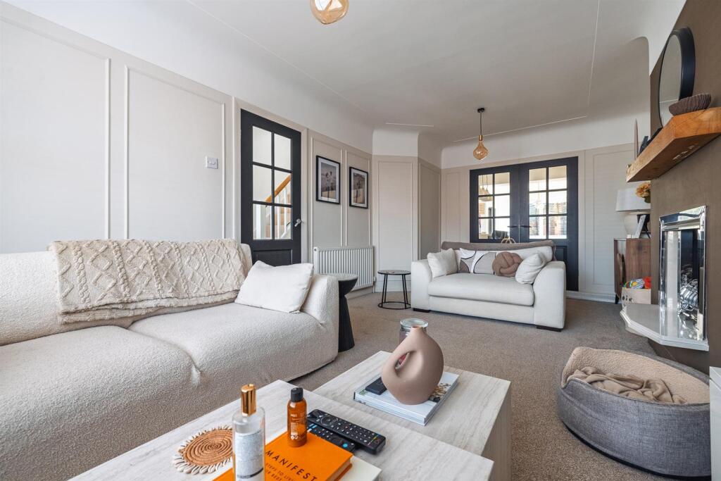 4 Bowness Ave-49.jpg