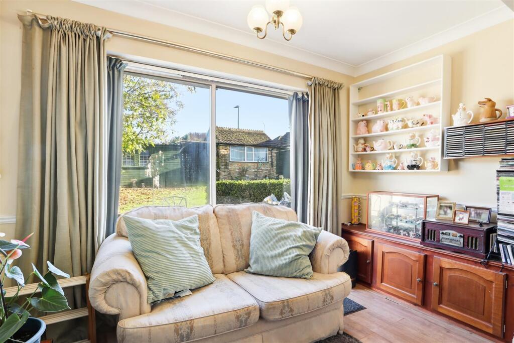 1577563810 - 15 Barrow Avenue SM5 - 3.jpg