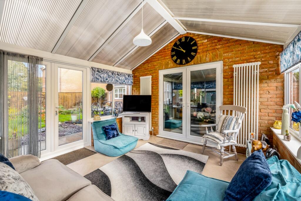 5 Richard Busby Way (Lutton)-19