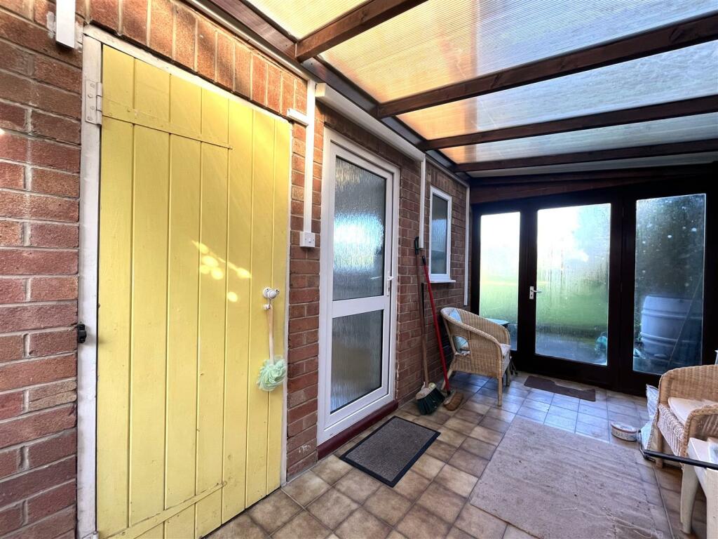 SIDE LEAN-TO