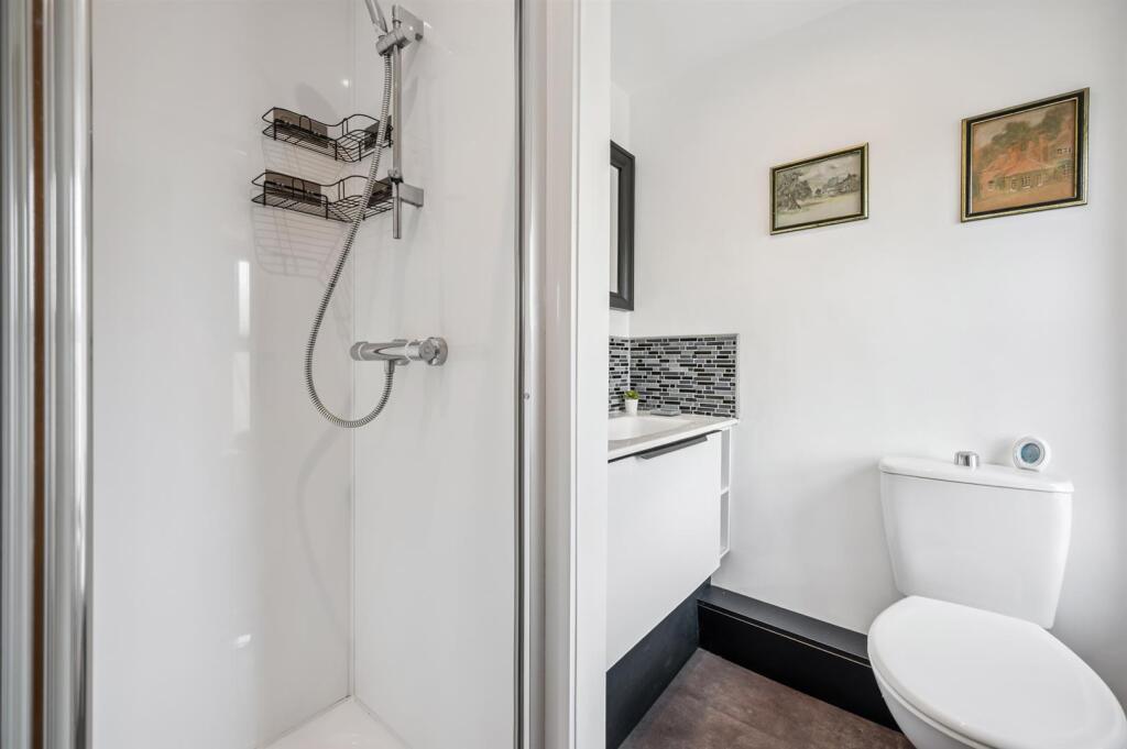 En-suite shower room.jpg