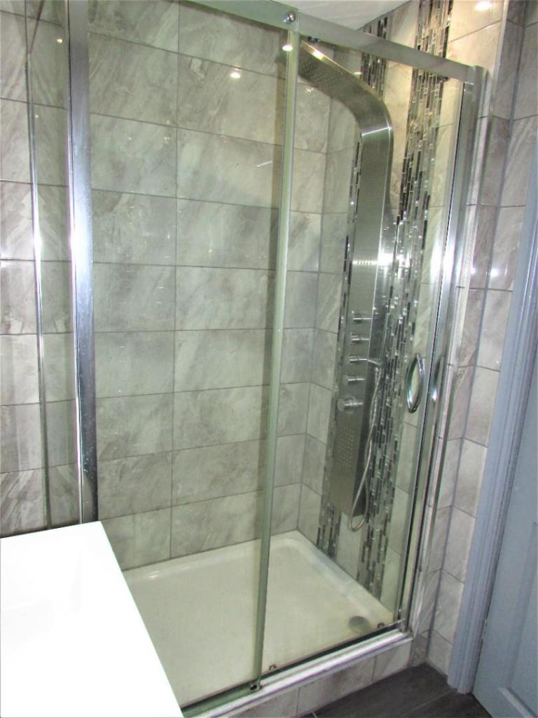 NixonSt27bath3.JPG