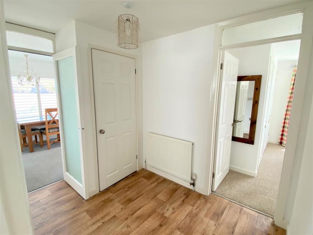 7 Riverside Court Hallway