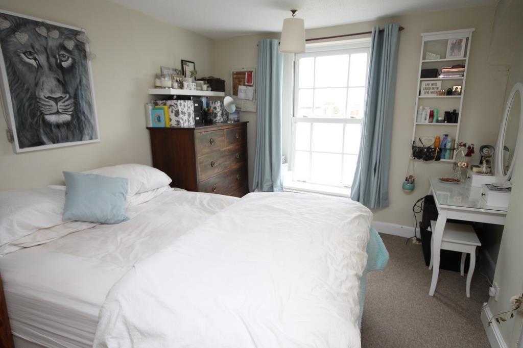 Bedroom 1 (Copy).JPG
