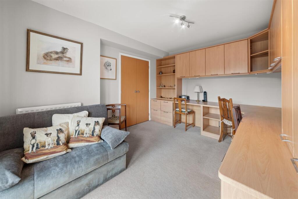 3 Childsbridge Farm Place 8.jpg