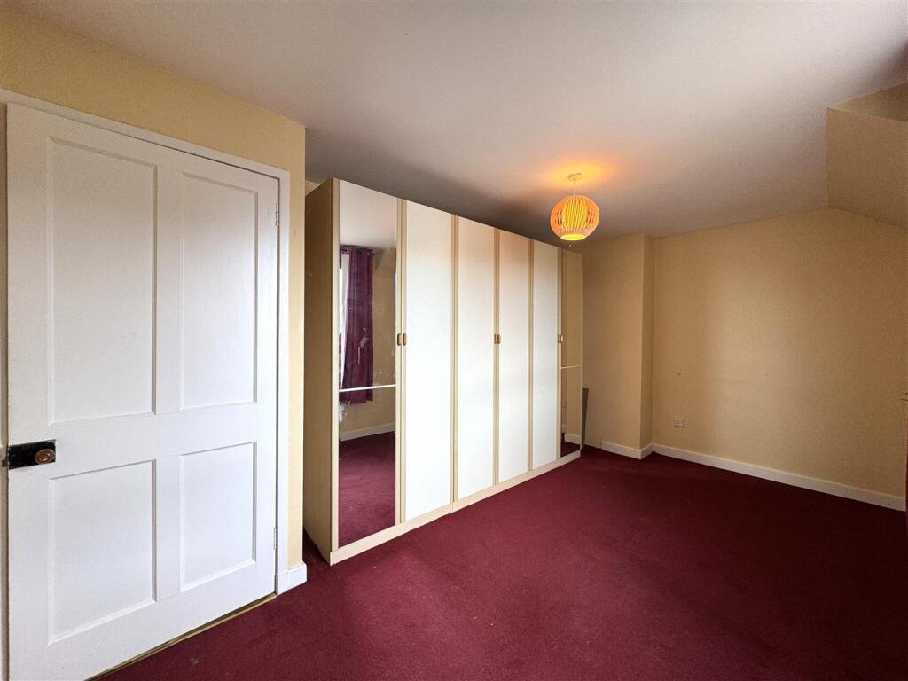 BEDROOM 1.JPG