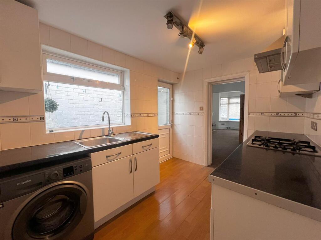 78SS - Kitchen1.jpg