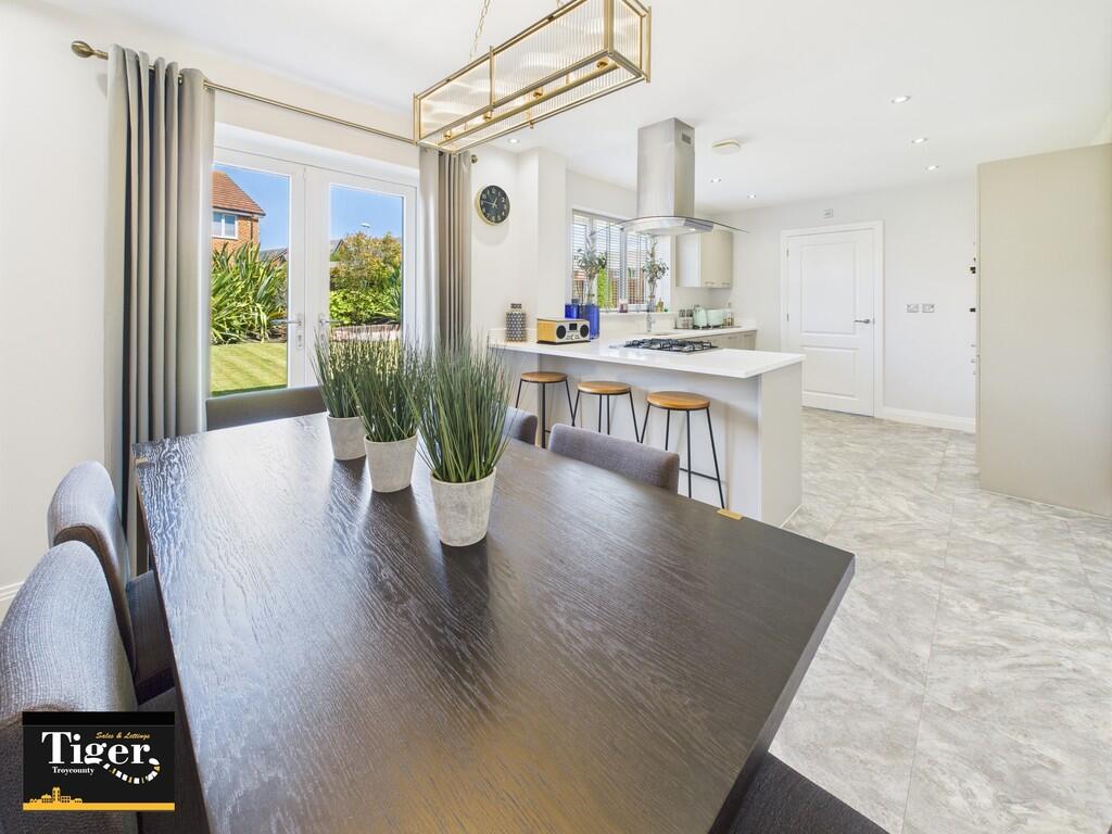 CAM02176G0-PR0661...