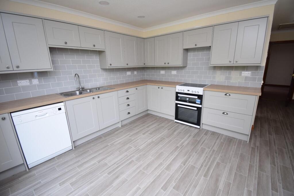 Kitchen 1.JPG