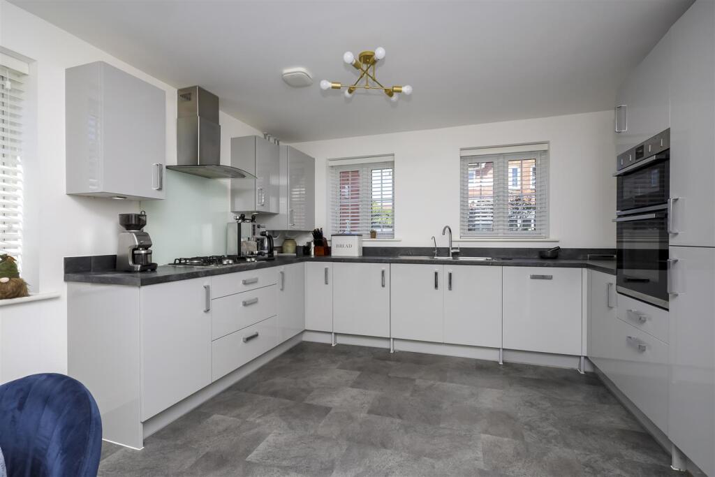 14 Kings Road, Ringmer, BN8 5FS (22).jpg