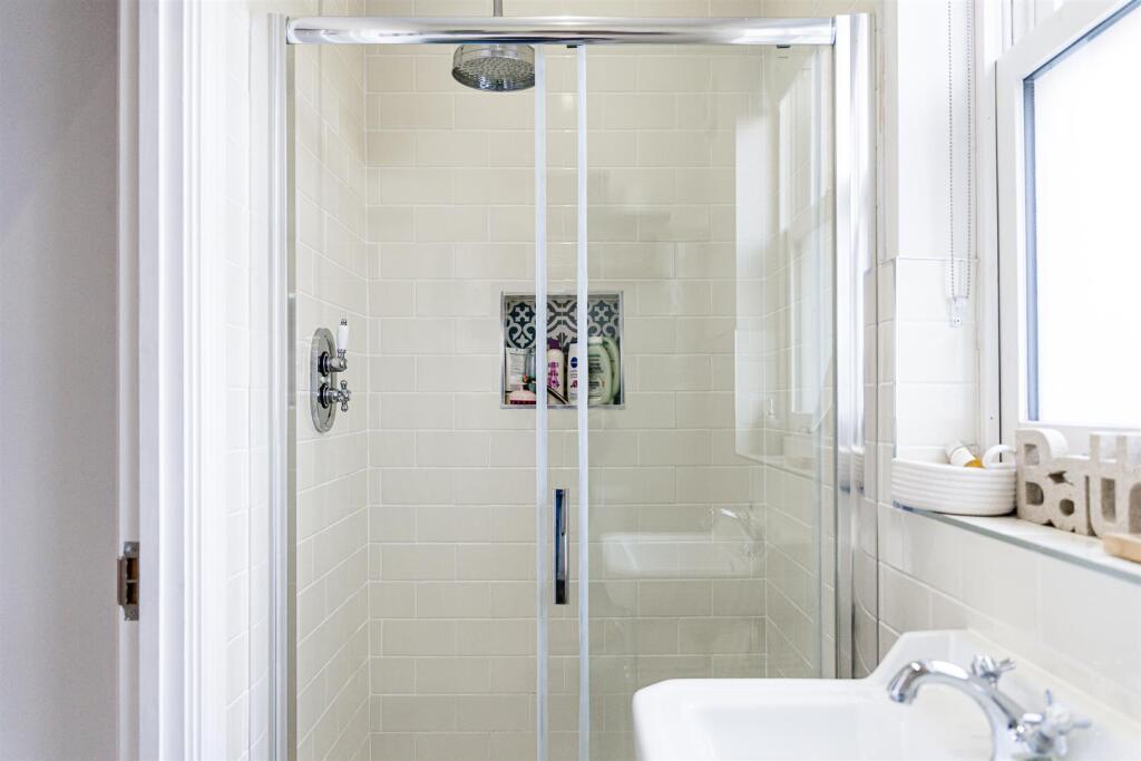 En Suite Bed 1 Aspect 2