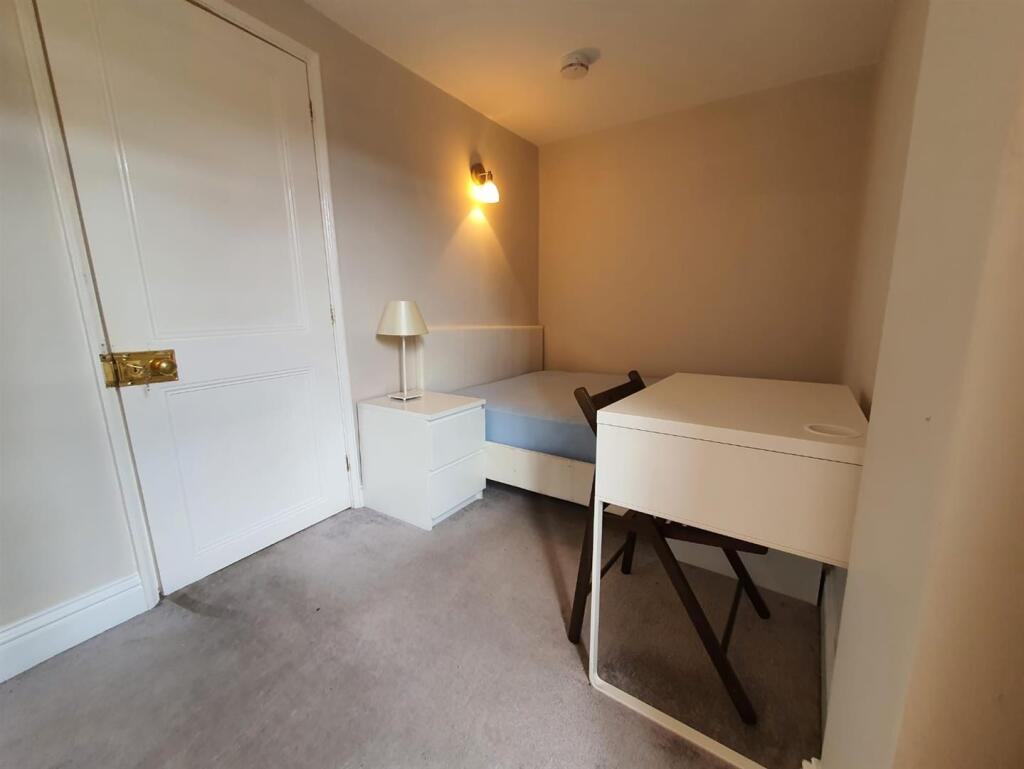 bed 3.JPG