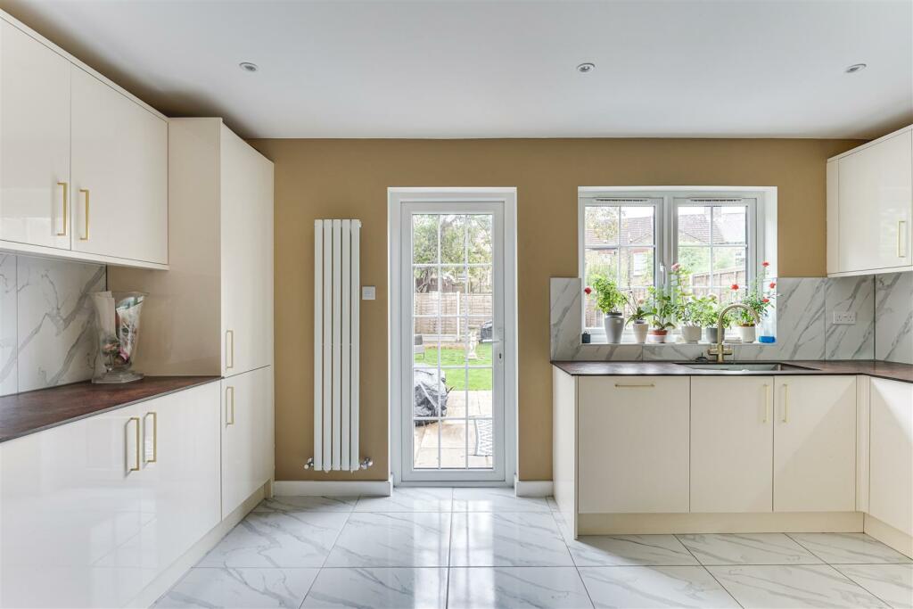 63 Leighton Road-13.jpg