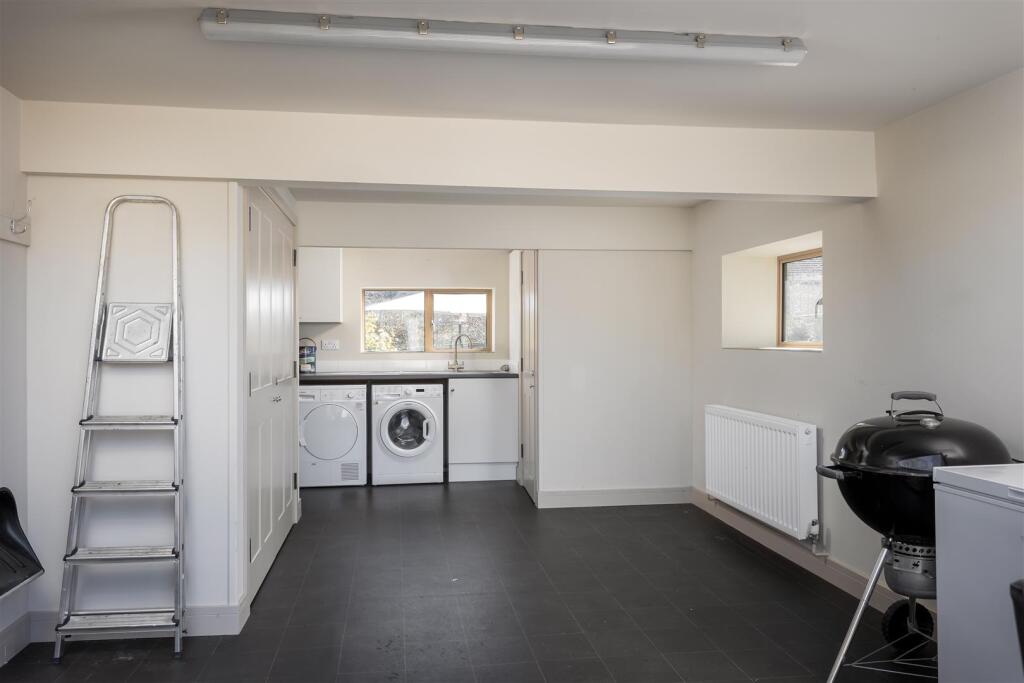 48 - Swingletrees - GL54 1DT - Full.jpg