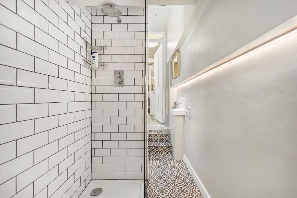 Bathroom (2).jpg