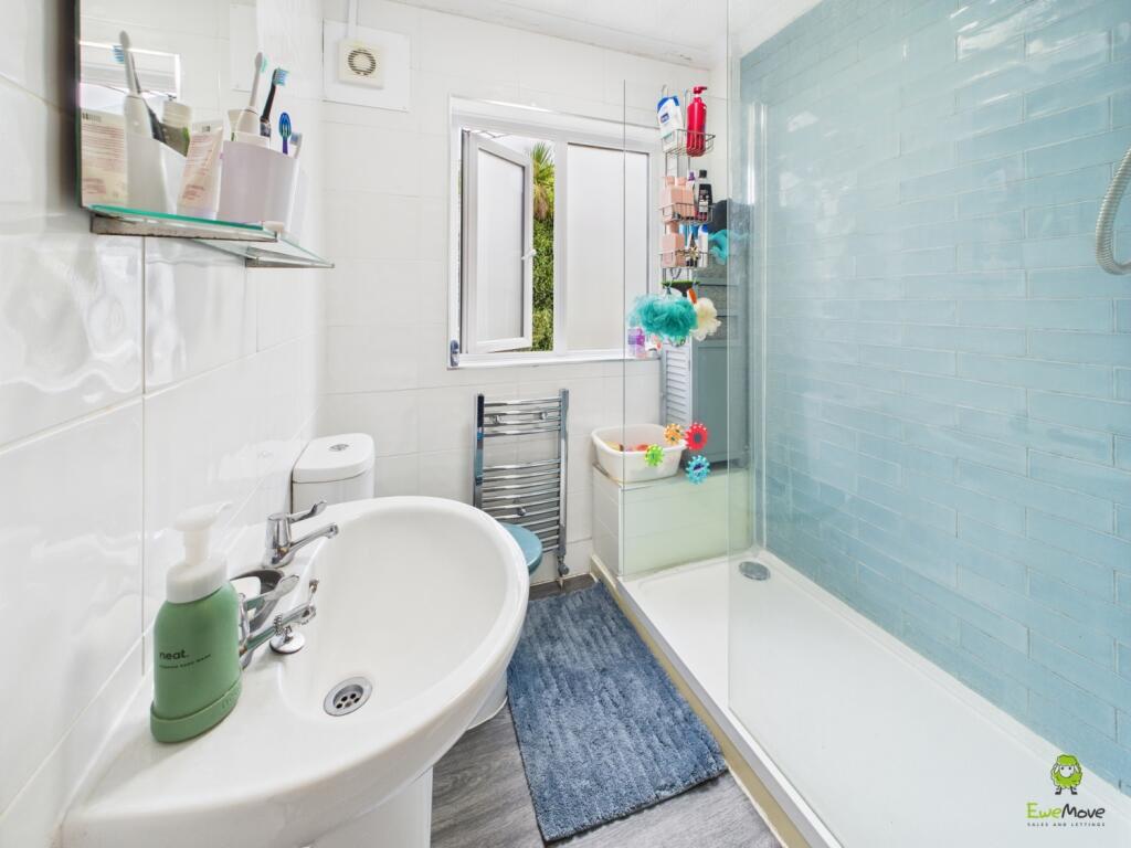  Presented by Clinton at EweMove Bexleyheath and D