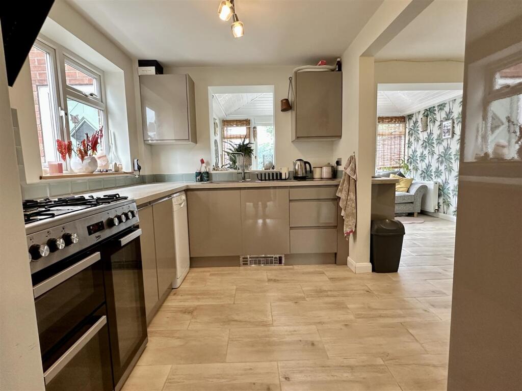 dining/kitchen