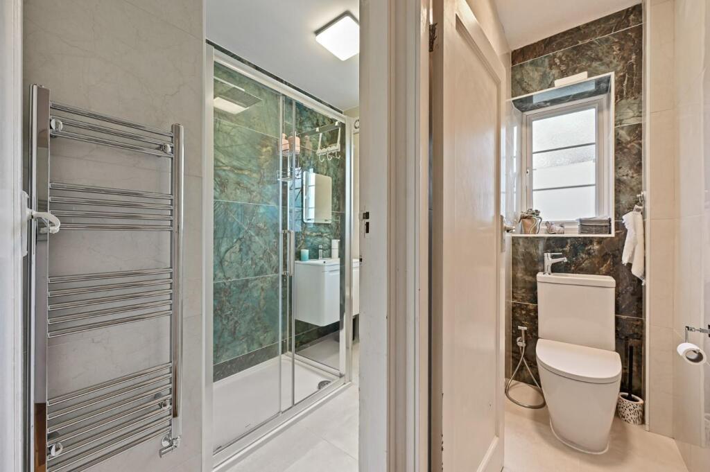 REE - 1 Edmonscote - Shower Room3 (1).jpg