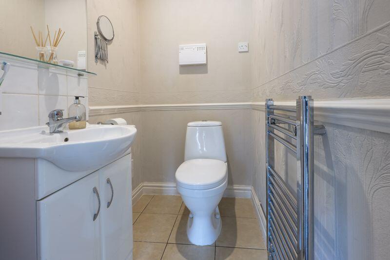 FITTED CLOAKROOM