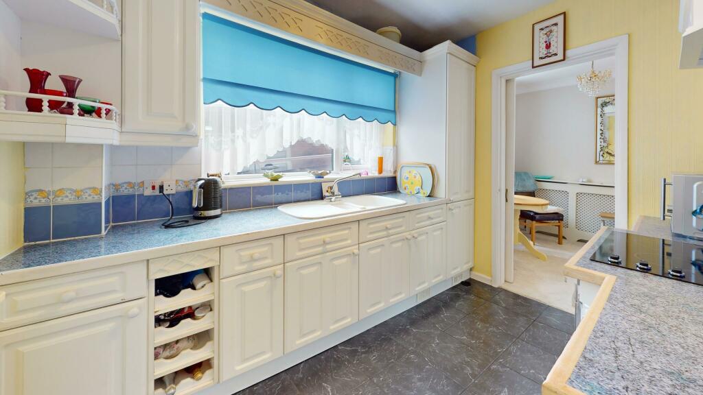 2-Brentwood-Court-North-Parade-Kitchen