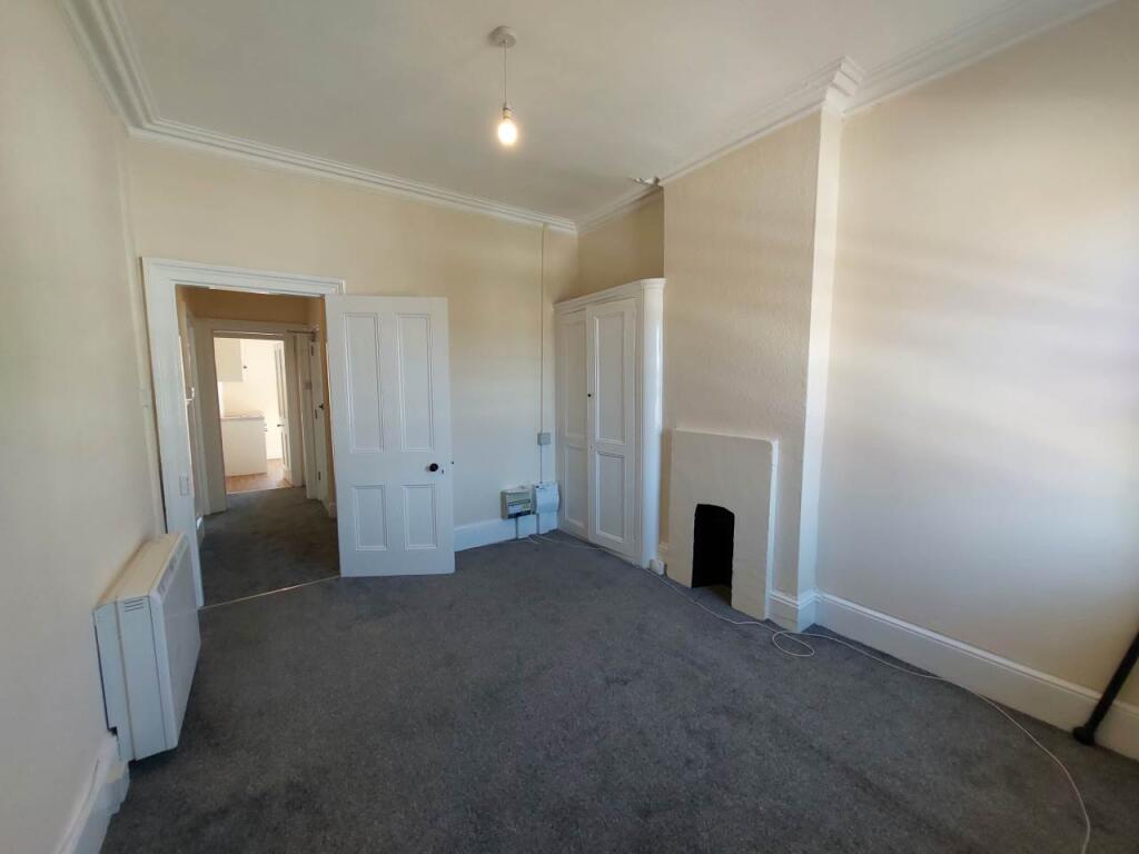 Second bedroom2