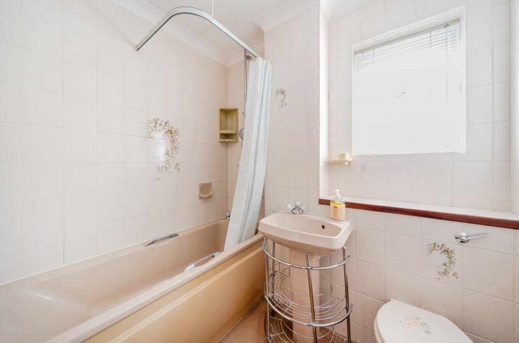 1369908-7-68f2174...