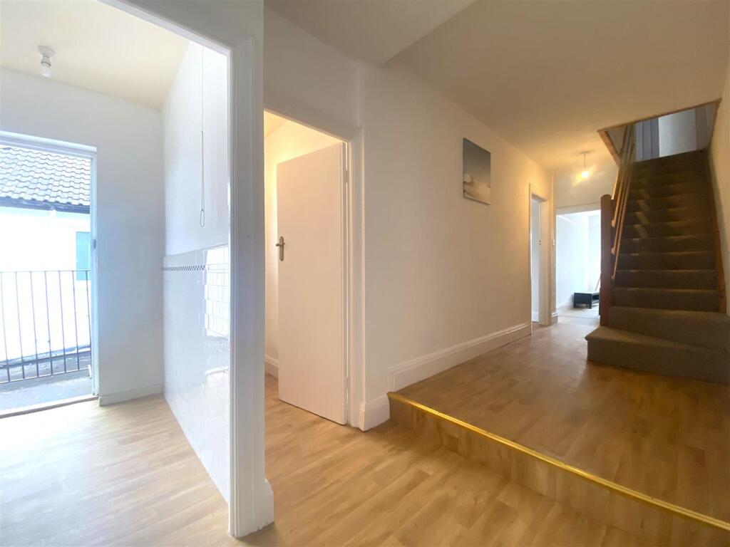 HALLWAY.jpeg