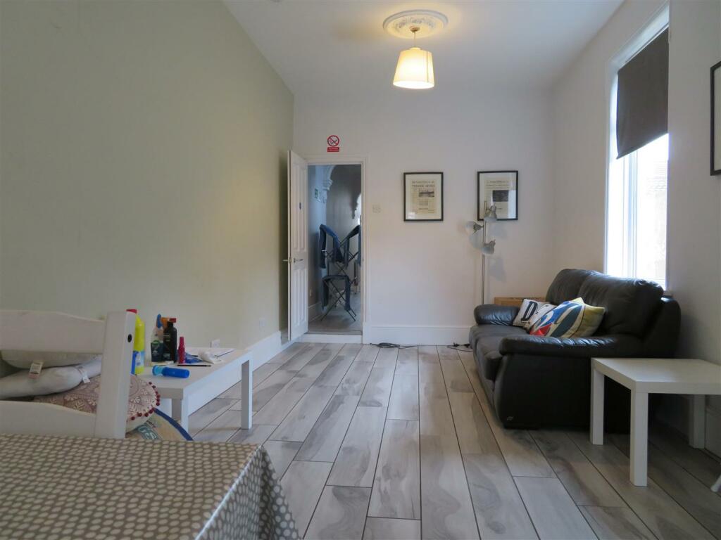1 Edmund Road Lounge2.JPG