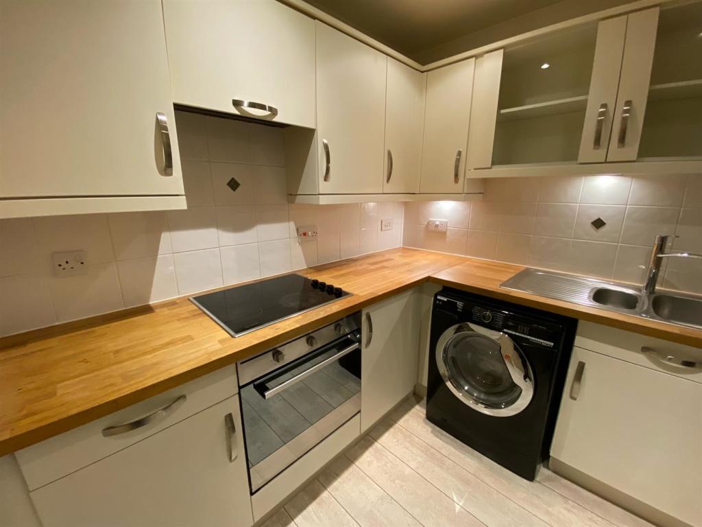 Kiln avenue 14 kitchen 2.jpg