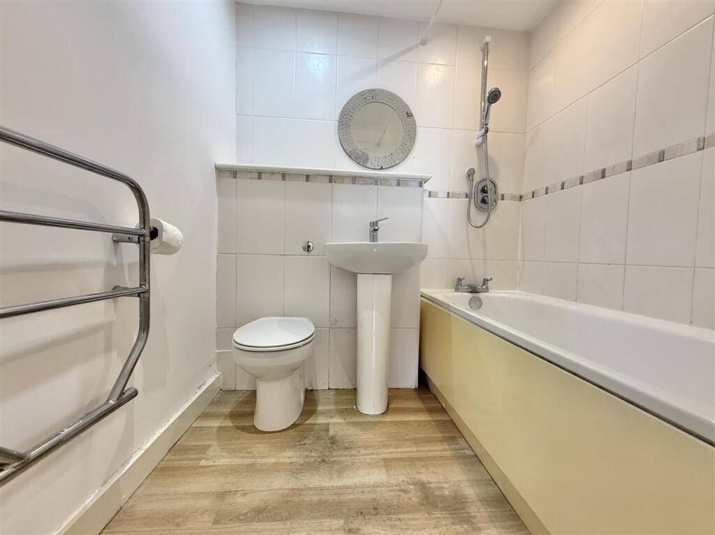 Bathroom.jpg