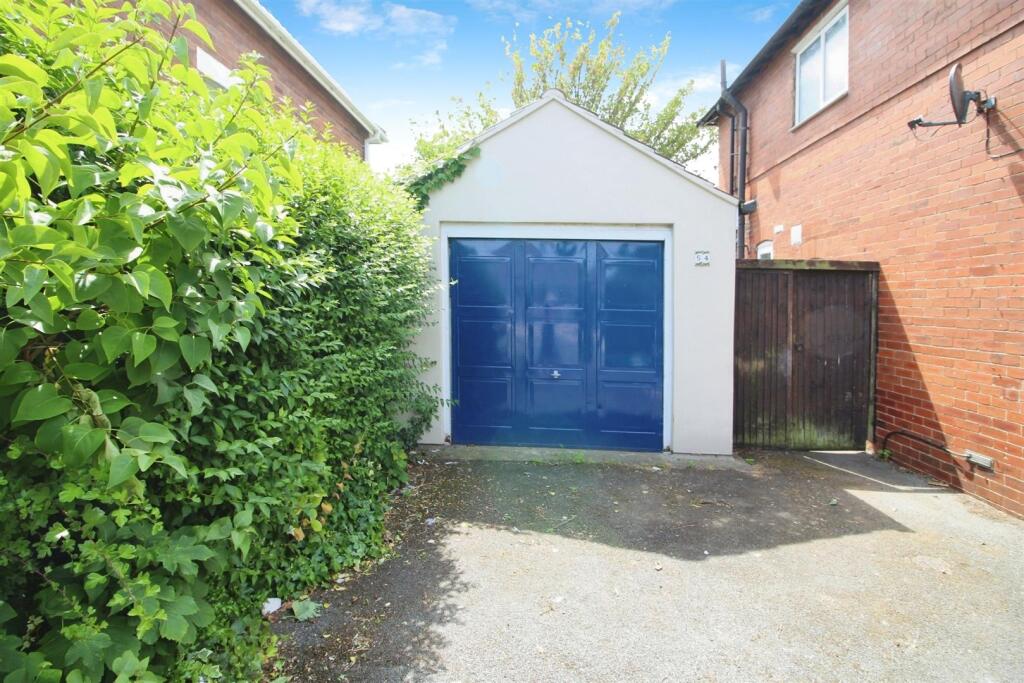 Garage &amp; Garden