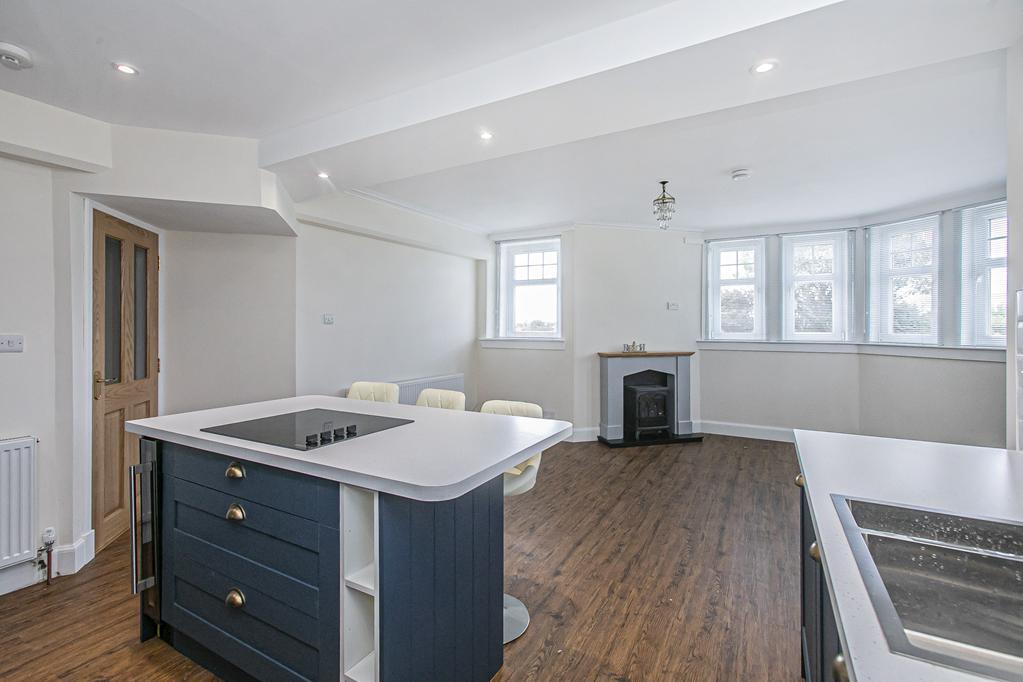 KITCHEN TO LOUNGE