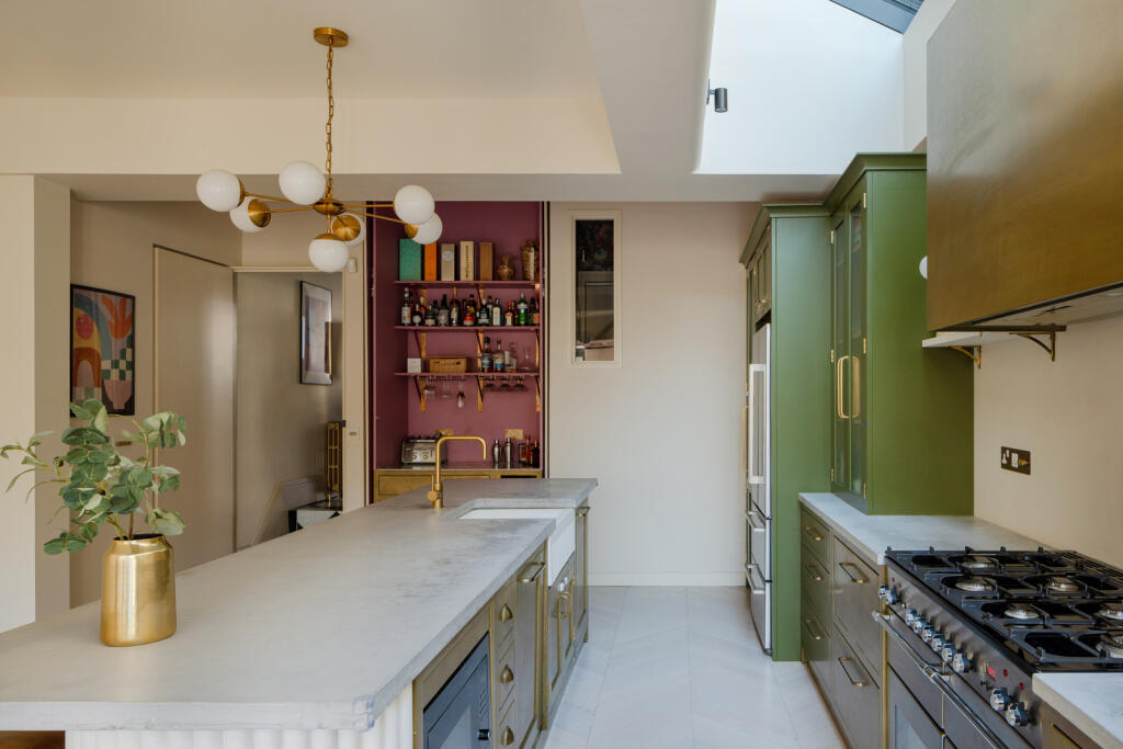 242622 - Wellington Road, London E11 - high res...