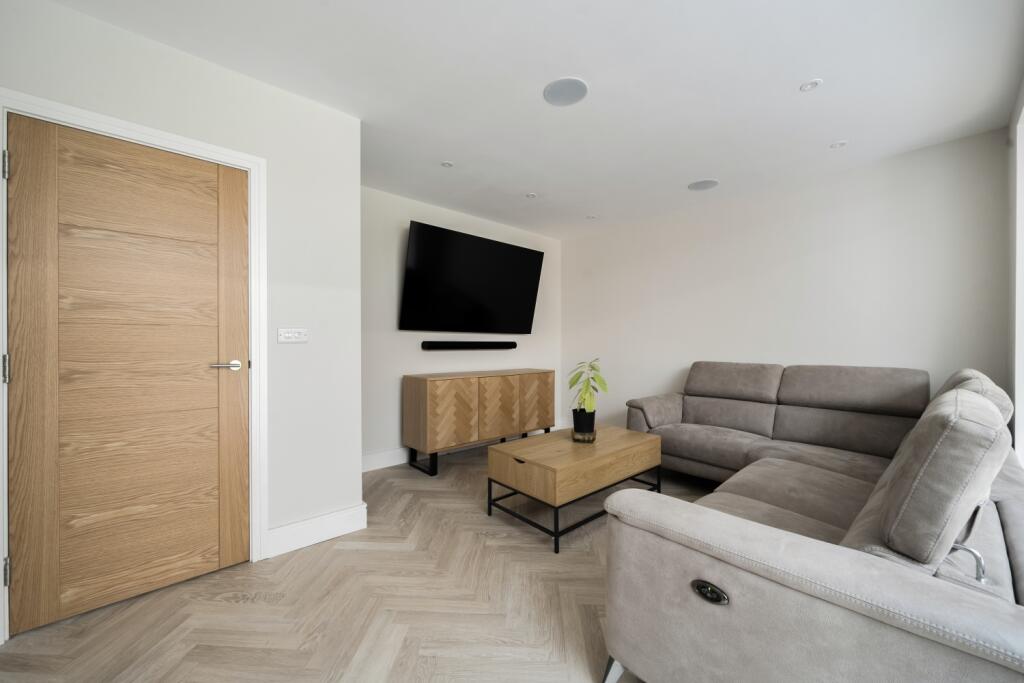 Rear lounge 1