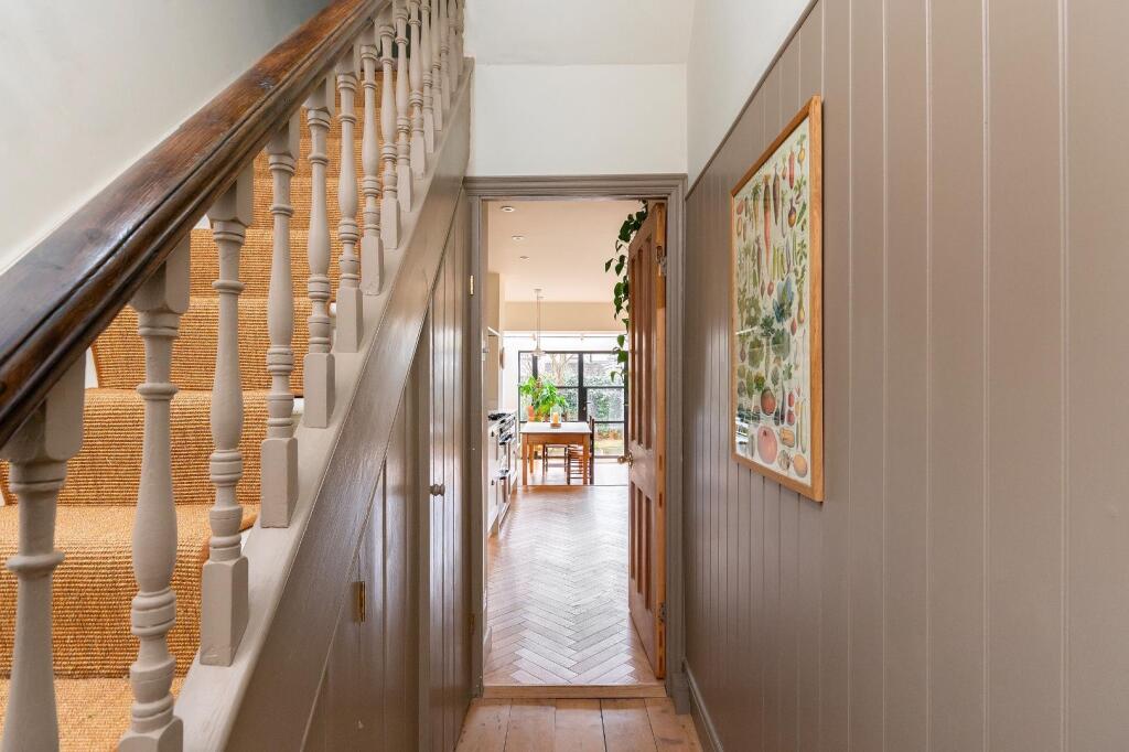 0B2RHD - Hallway A.jpg