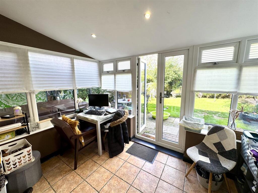 CONSERVATORY/GARDEN ROOM