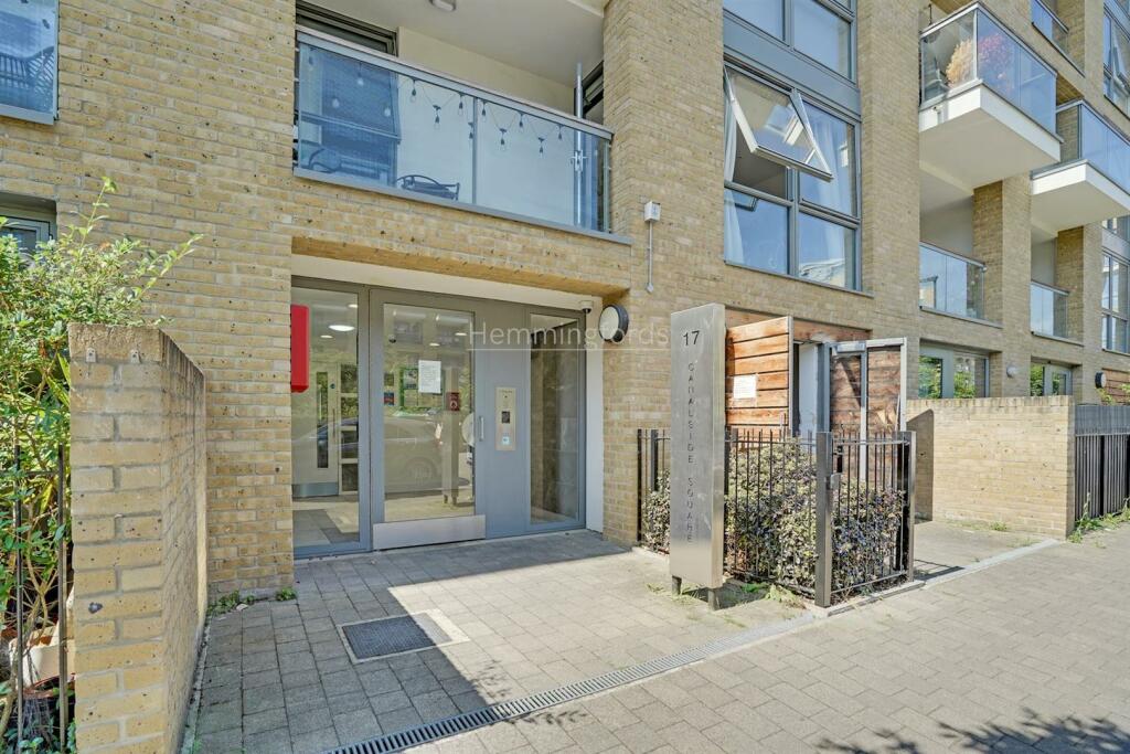 17-213880734-MK-HMF-Flat 12 17 Canalside Square-81