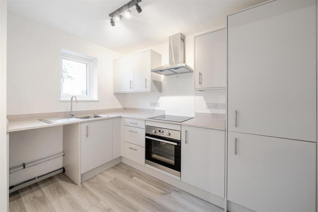 Flat 3, Islington Court, Towcester (12).jpg